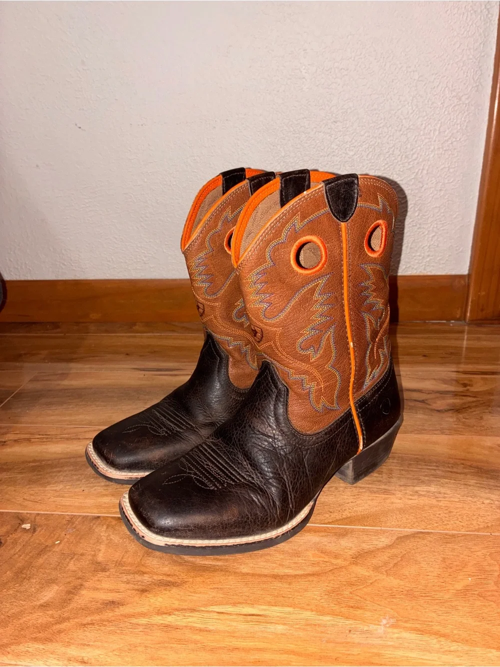 Ariat Boy’s Heritage Roughstock Cowboy Boots - size 4